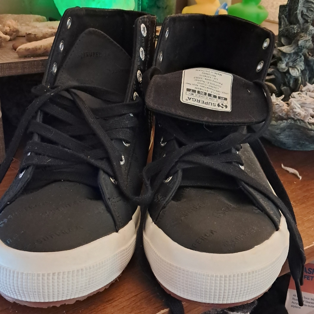 Shoes - Picture 3 of 4